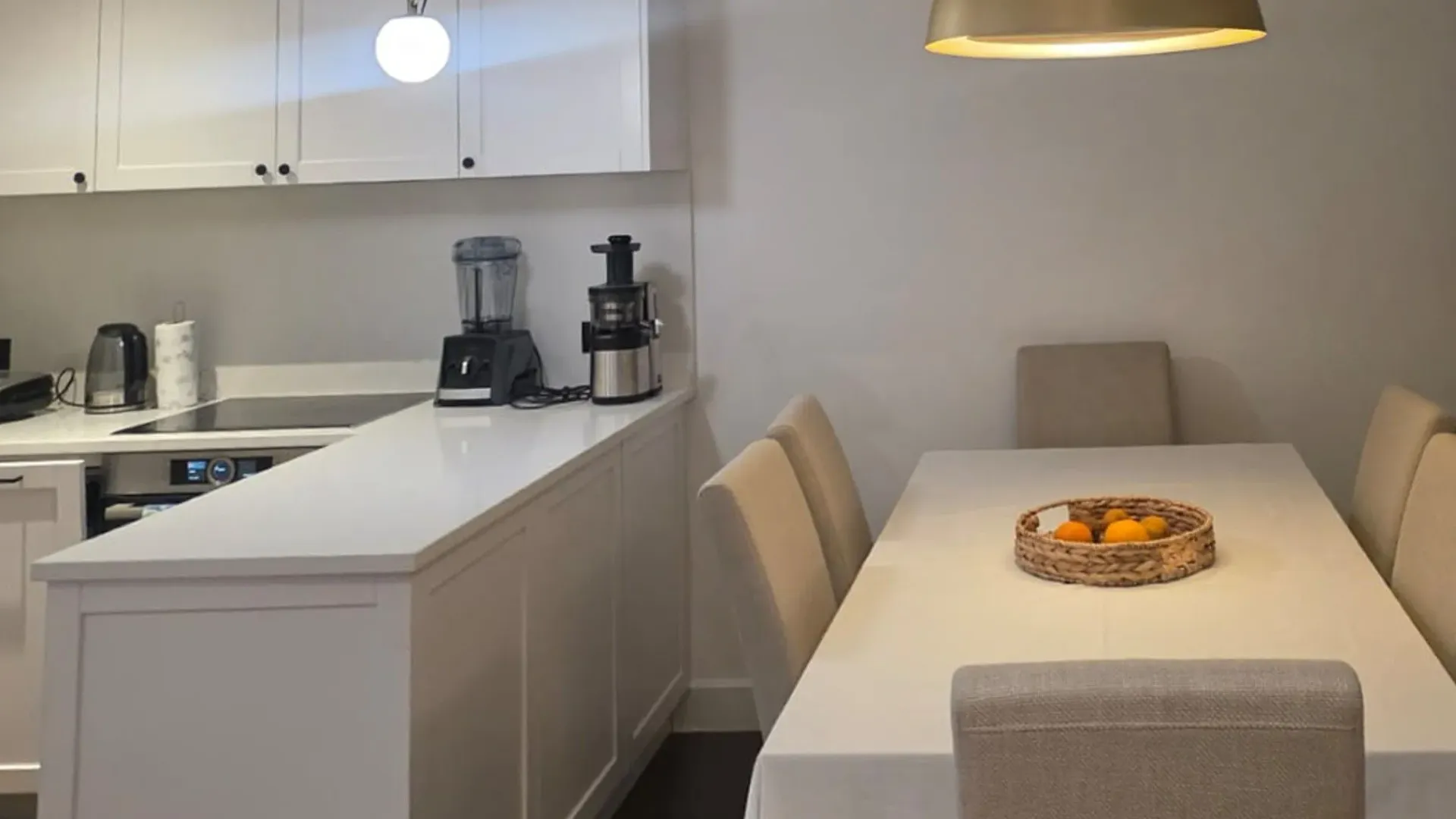 Izdavanje, dvosoban stan, 80m², Tivat, Crna Gora