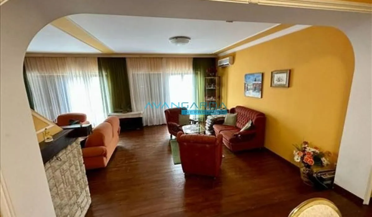 Izdavanje, stan, 250m², Sopot, Beograd