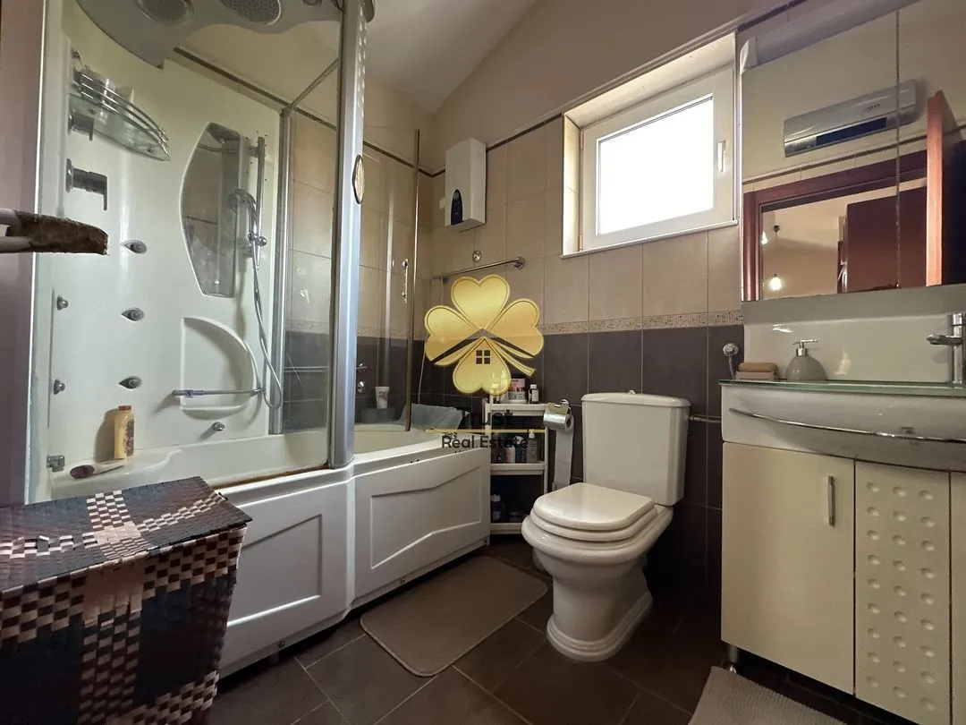 Sale, house, 356m², Tološi, Podgorica