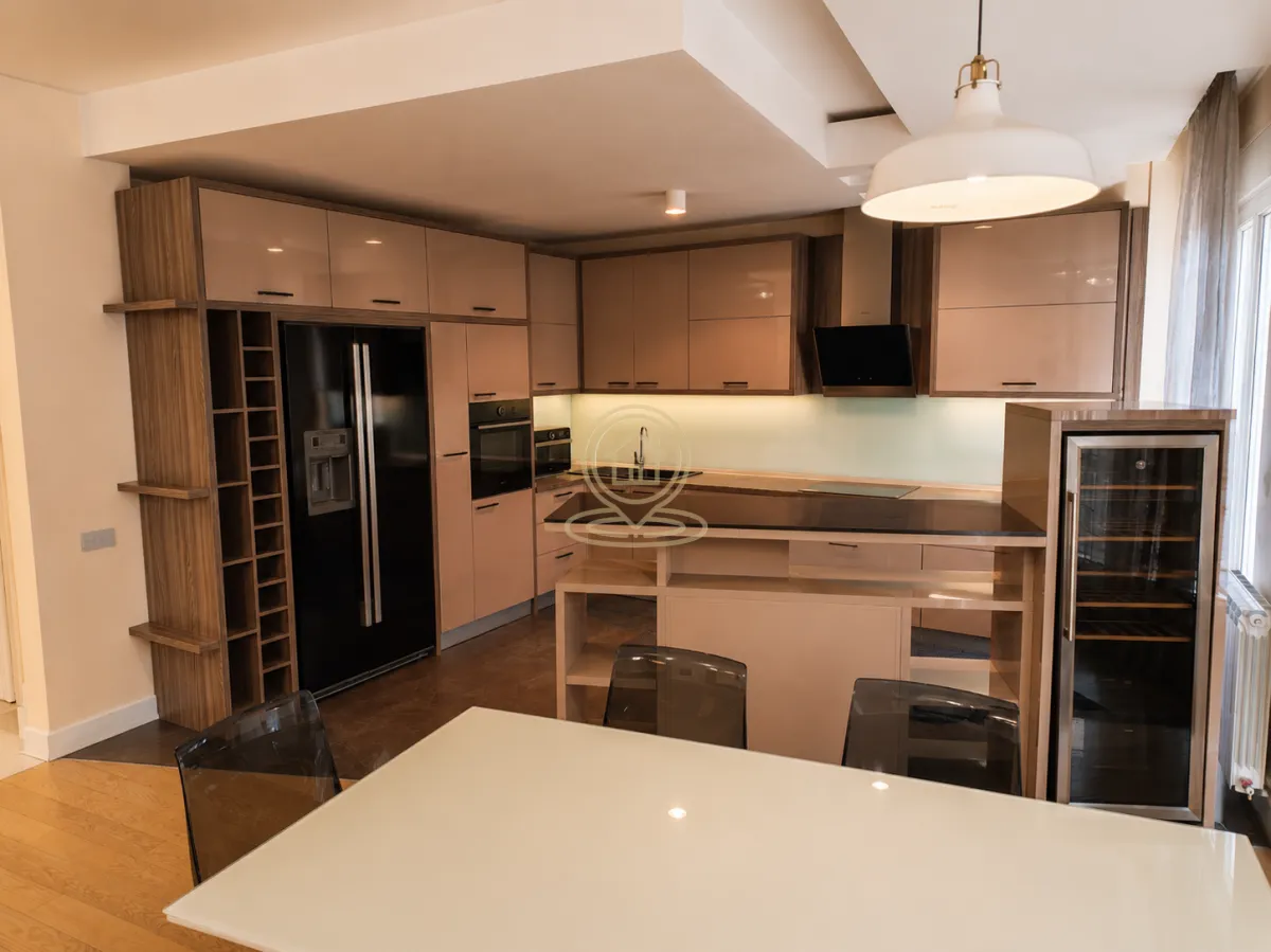 Rent, four bedroom apartment, 180m², Vračar Hram, Vračar Sve Podlokacije