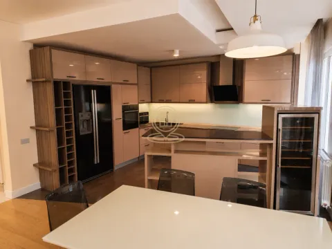 Rent, four bedroom apartment, 180m², Vračar Hram, Vračar Sve Podlokacije - image 4