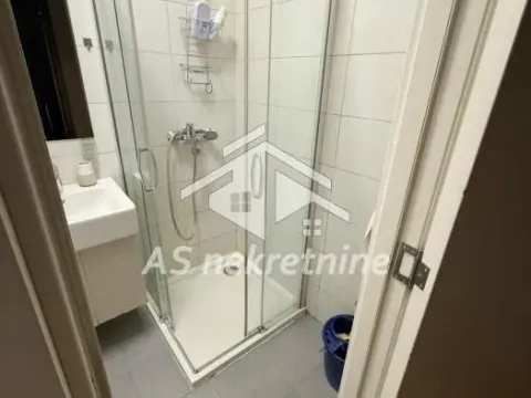 Izdavanje, trosoban stan, 73m², Vračar Sve Podlokacije, Beograd - image 22