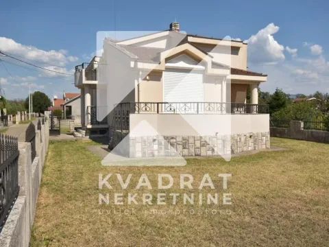 Rent, house, 185m², Tološi, Podgorica - image 29