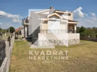 Izdavanje, kuća, 185m², Tološi, Podgorica - image 29