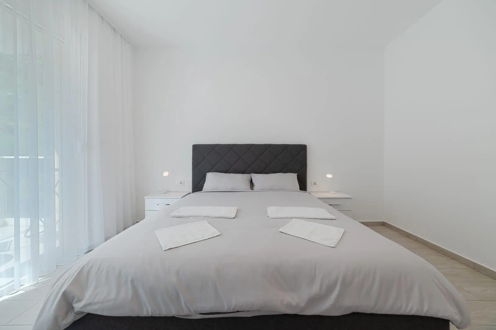 Izdavanje, jednosoban stan, 57m², Bečići, Budva