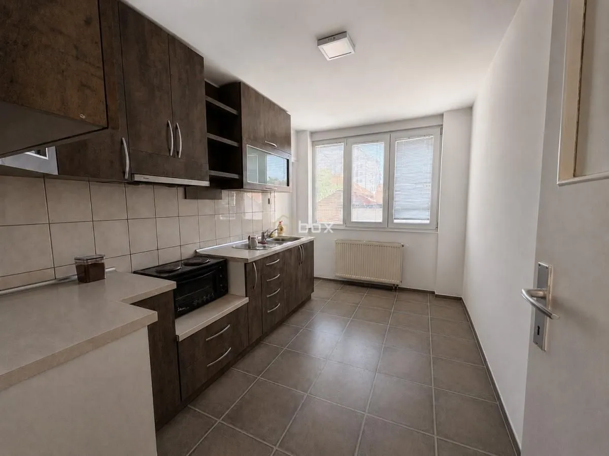 Rent, office space, 68m², Medijana, Niš