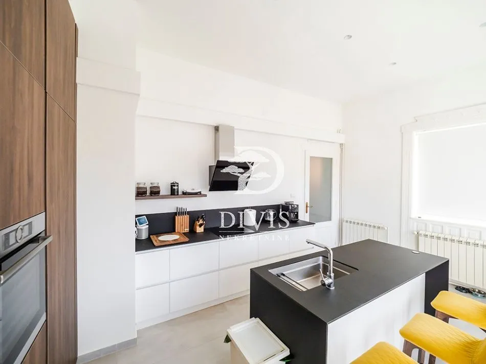Prodaja, trosoban stan, 153m², Centar, Subotica