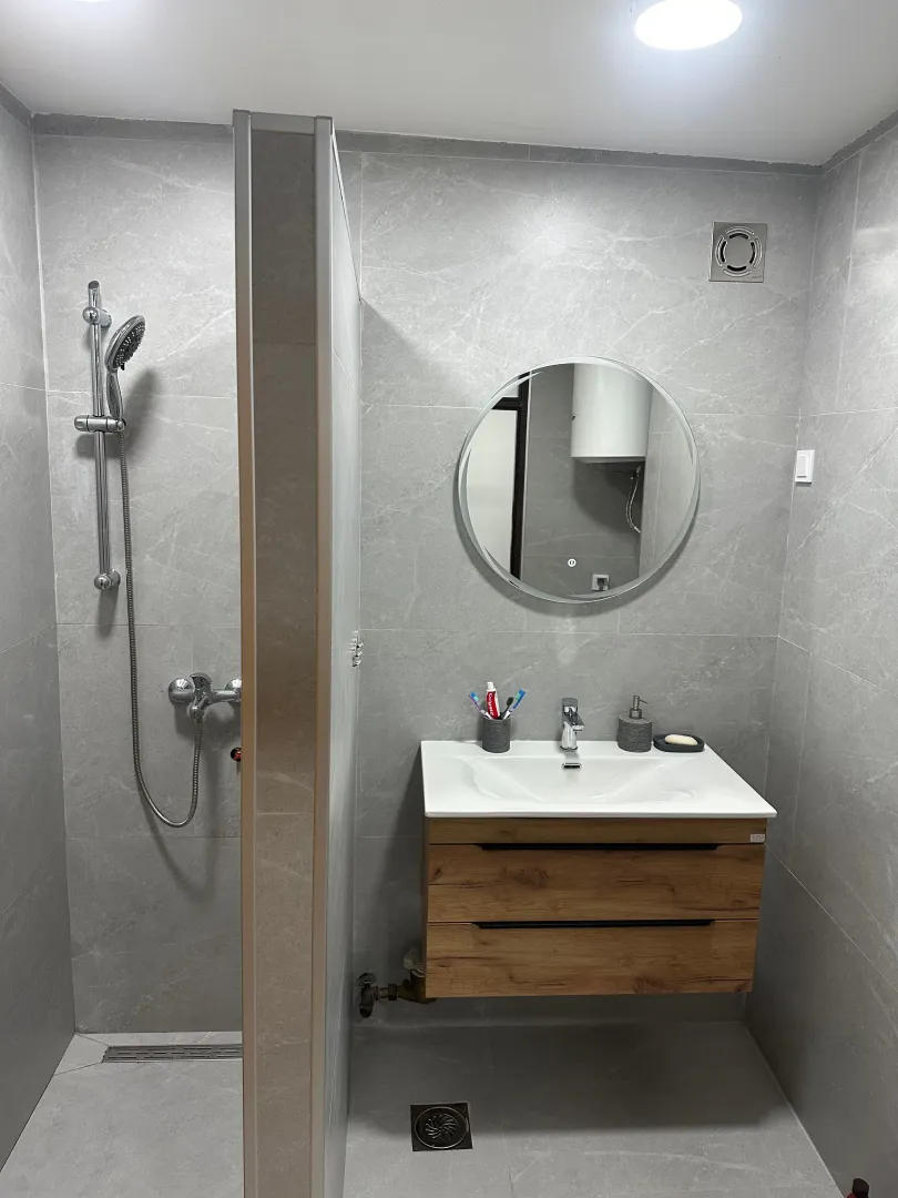 Izdavanje, jednosoban stan, 54m², Centar, Cetinje