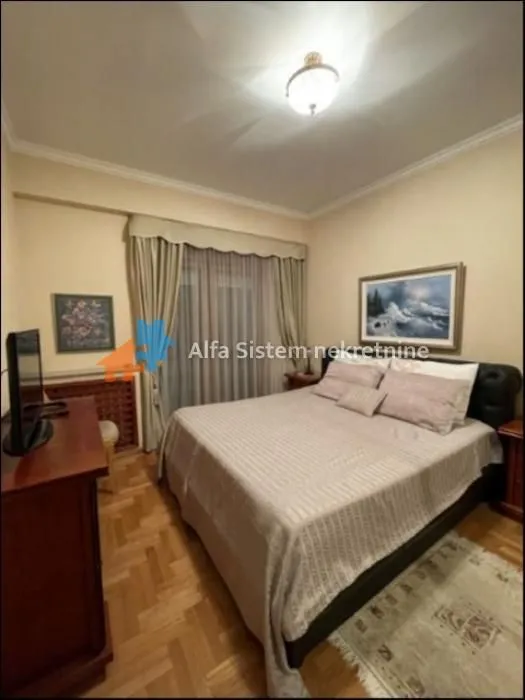 Izdavanje, trosoban stan, 104m², Savski Venac, Beograd