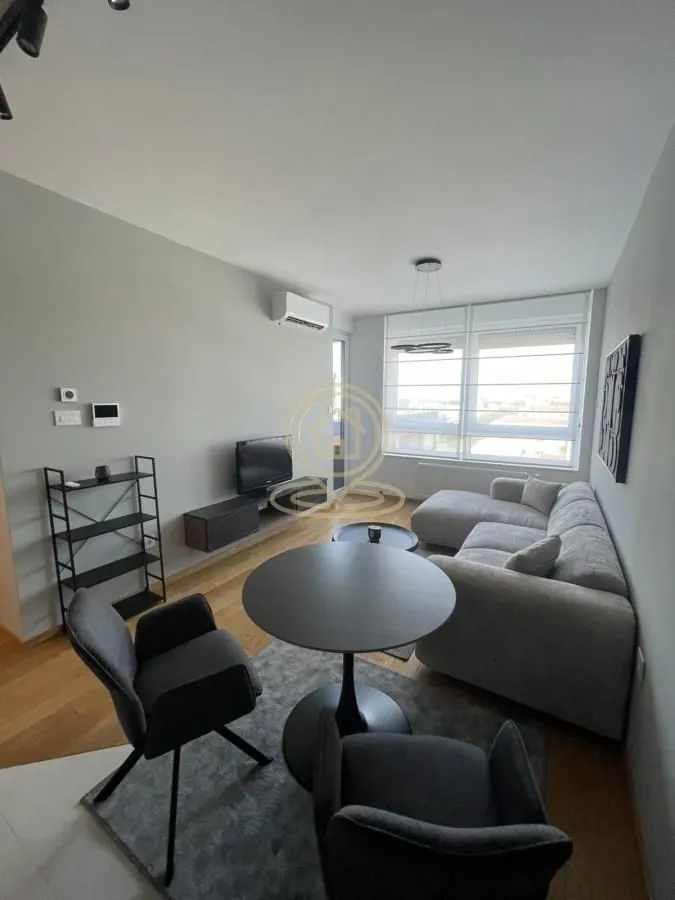 Izdavanje, jednosoban stan, 40m², Centar, Novi Sad