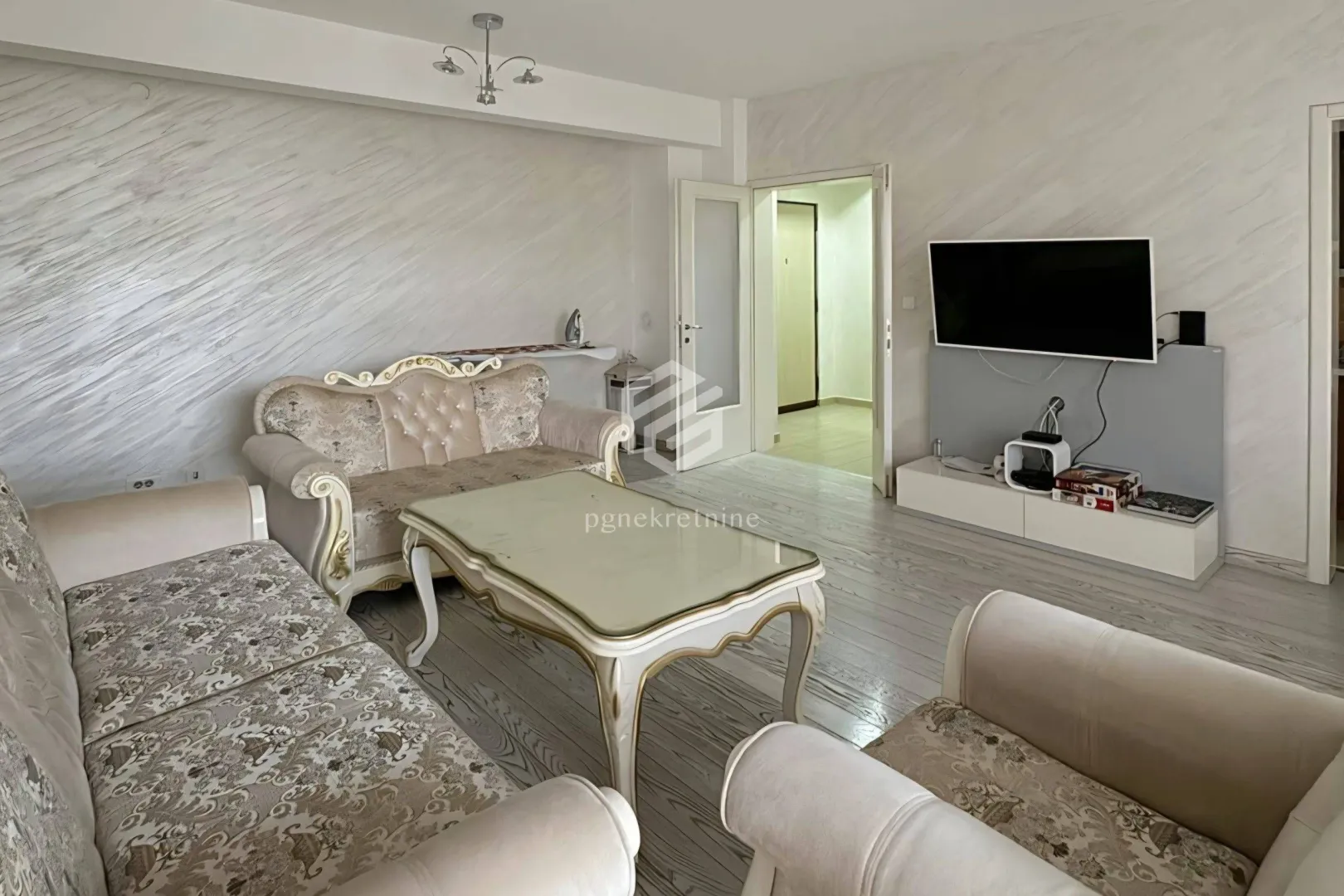 Izdavanje, trosoban stan, 95m², Preko Morače, Podgorica