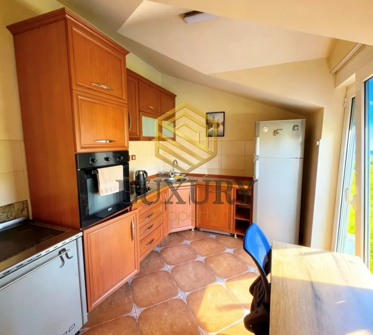 Izdavanje, kuća, 160m², Rogami, Podgorica