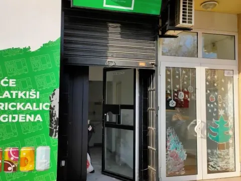 Rent, office space, 7m², Nova Detelinara, Novi Sad Sve Podlokacije - image 3