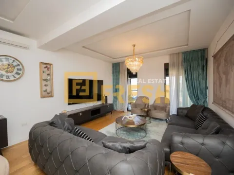 Izdavanje, trosoban stan, 102m², Centar, Podgorica - image 4