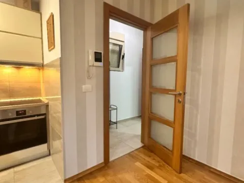 Izdavanje, jednosoban stan, 49m², Škaljari, Kotor - image 10