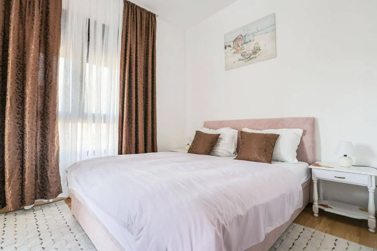 Rent, one bedroom apartment, 40m², Bečići, Budva