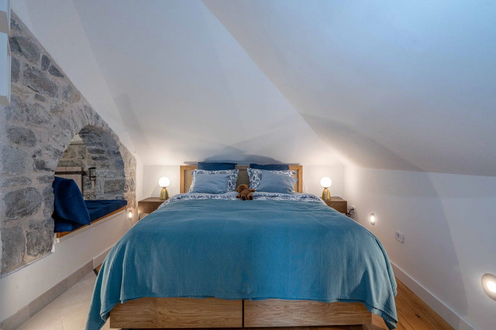 Sale, one bedroom apartment, 70m², Stari Grad, Budva