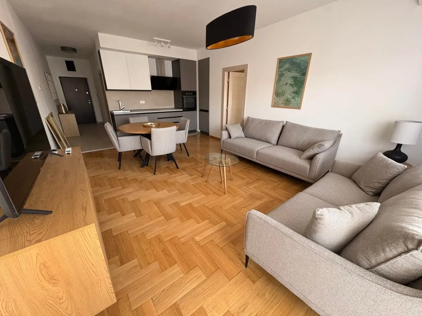 Izdavanje, jednosoban stan, 64m², Centar, Tivat