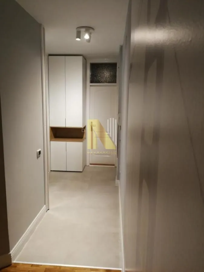 Izdavanje, dvosoban stan, 63m², Centar, Novi Sad