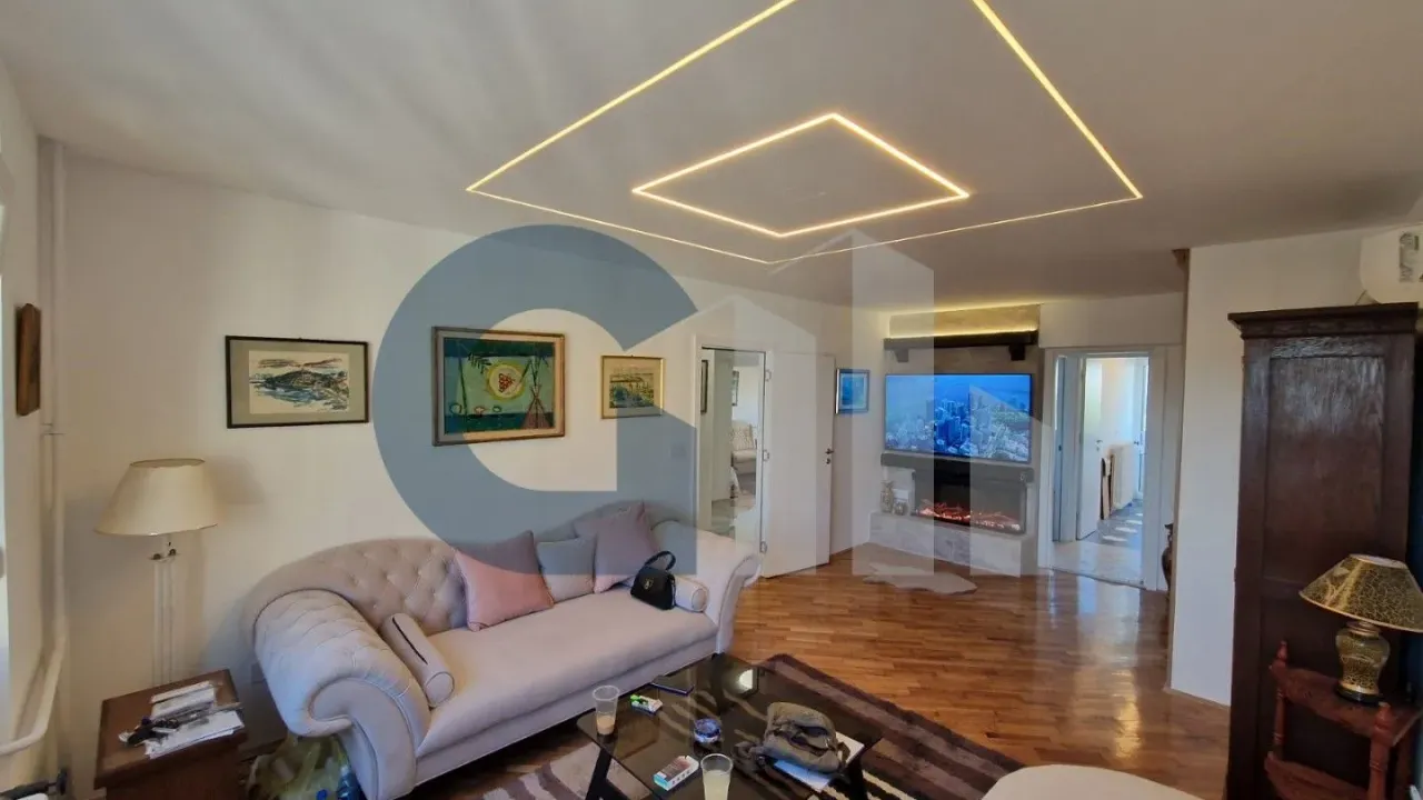 Prodaja, trosoban stan, 76m², Vračar, Šid