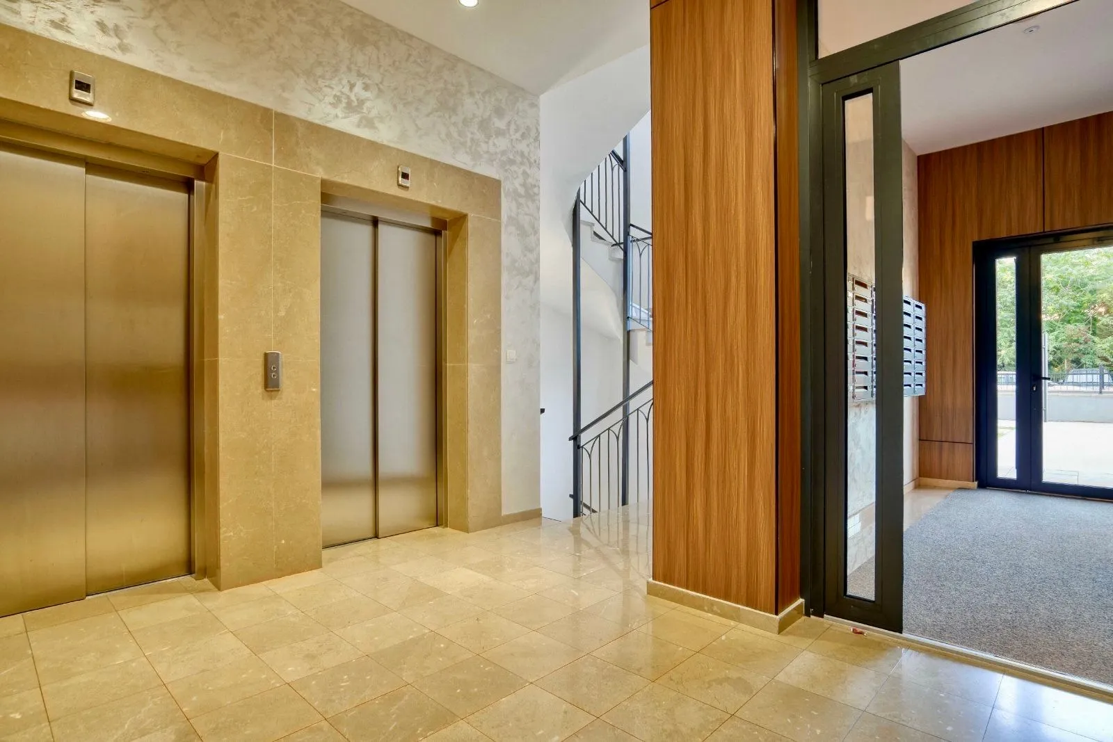 Izdavanje, dvosoban stan, 72m², City Kvart, Podgorica