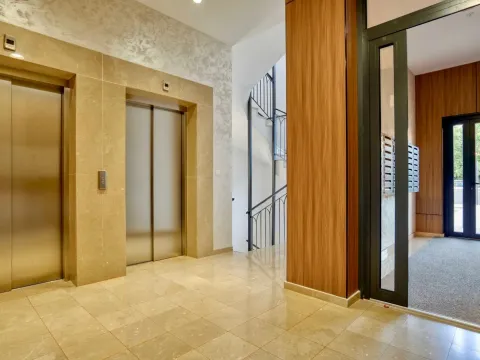 Izdavanje, dvosoban stan, 72m², City Kvart, Podgorica - image 18