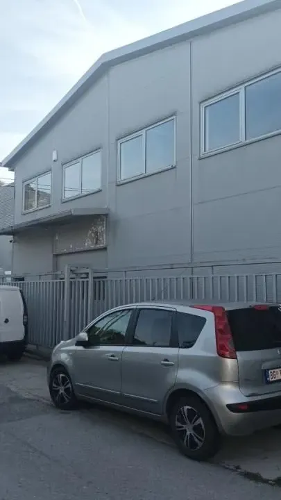 Izdavanje, poslovni prostor, 400m², Kneževac, Beograd
