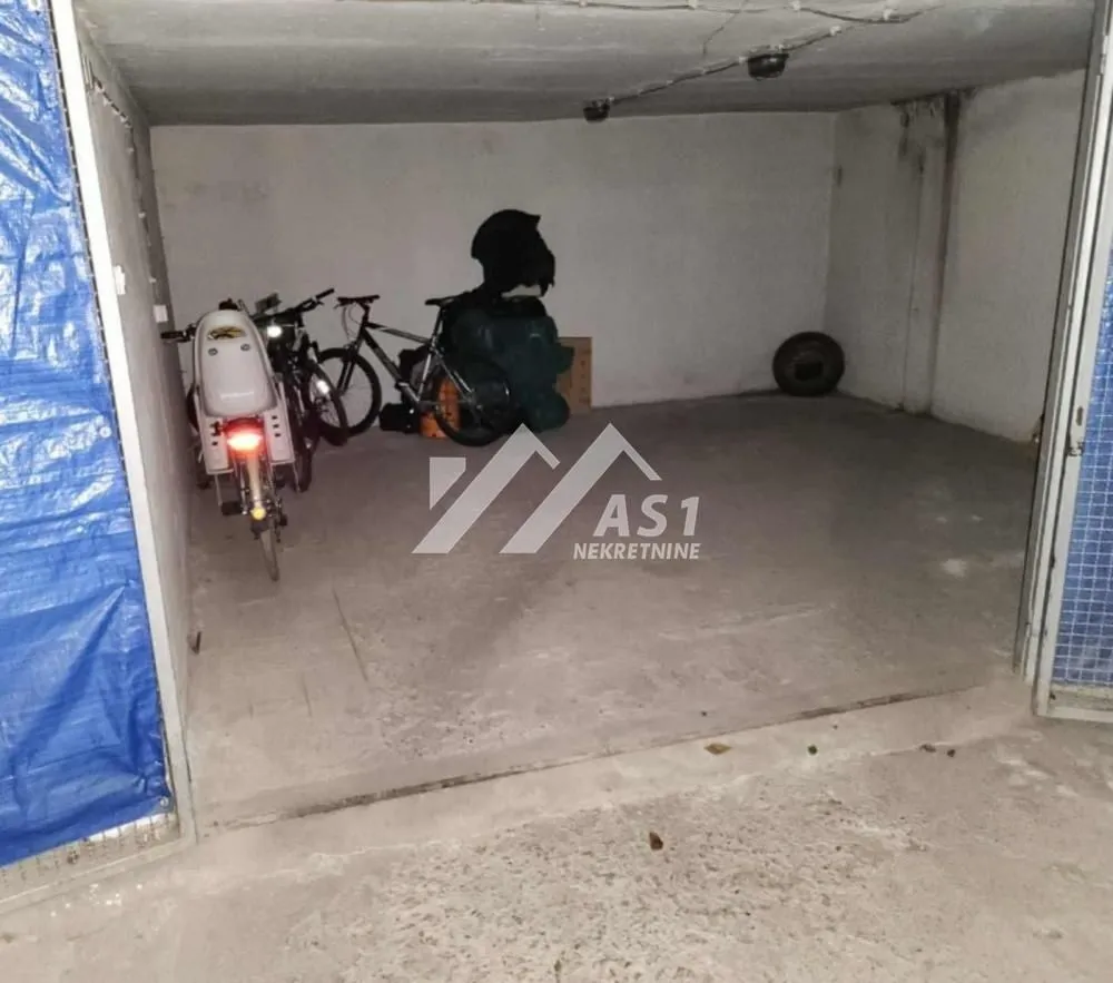 Sale, parking/garage, 26m², Grbavica, Novi Sad Sve Podlokacije