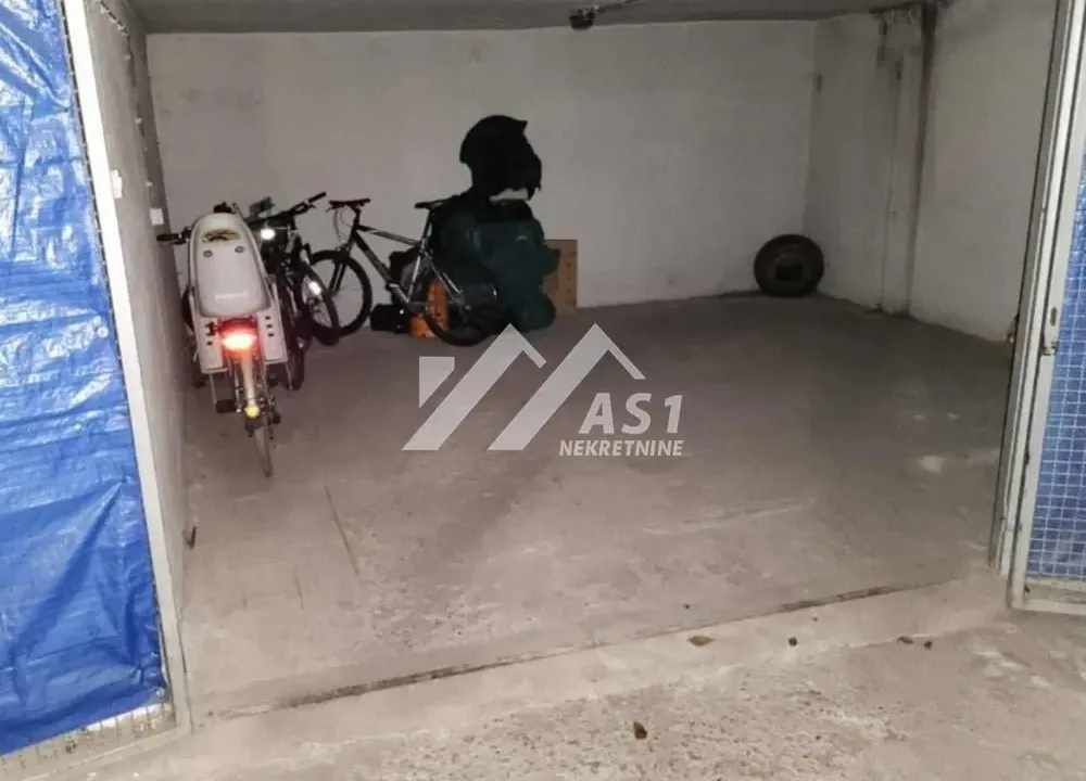 Sale, parking/garage, 26m², Grbavica, Novi Sad Sve Podlokacije