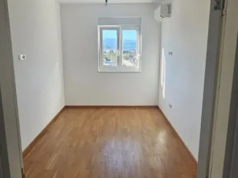 Izdavanje, dvosoban stan, 70m², Zabjelo, Podgorica - image 12