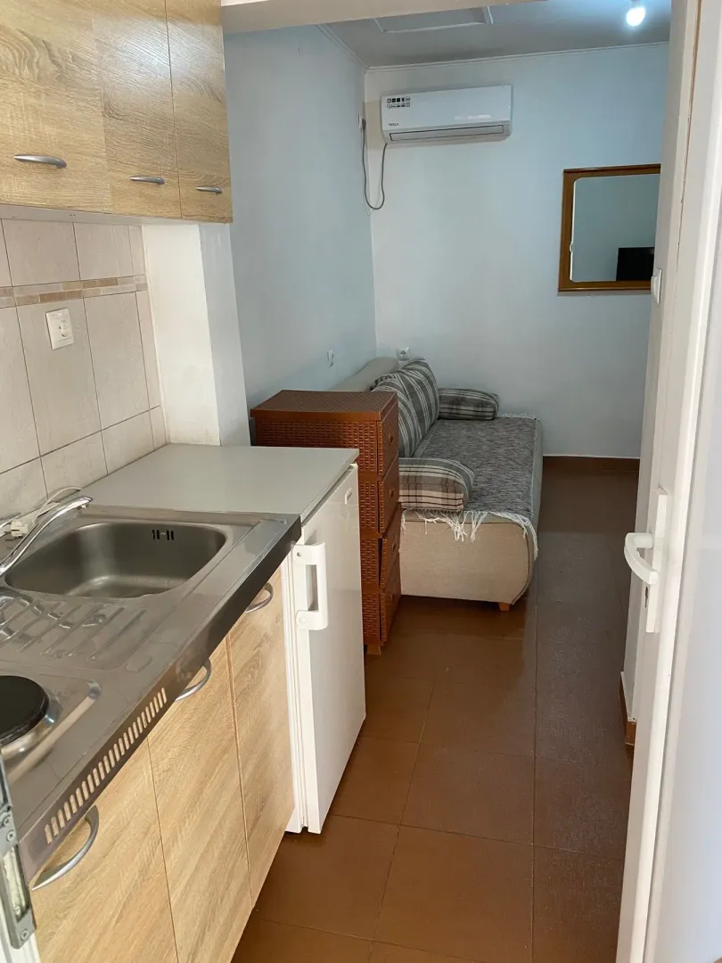 Izdavanje, garsonjera, 15m², Momišići, Podgorica