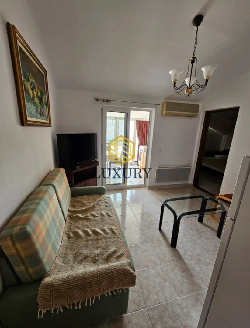 Rent, one bedroom apartment, 41m², Petrovac, Budva
