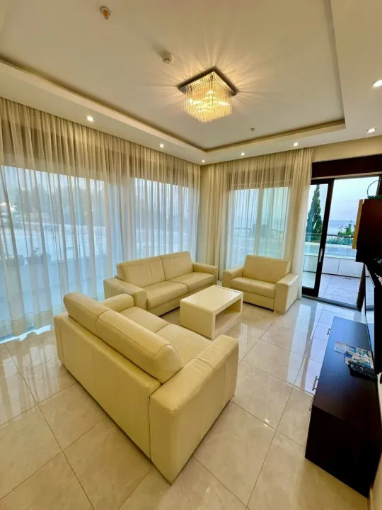 Rent, two bedroom apartment, 90m², Bečići, Budva