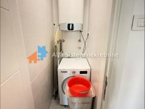 Izdavanje, četvorosoban stan, 98m², Savski Venac, Beograd - image 18