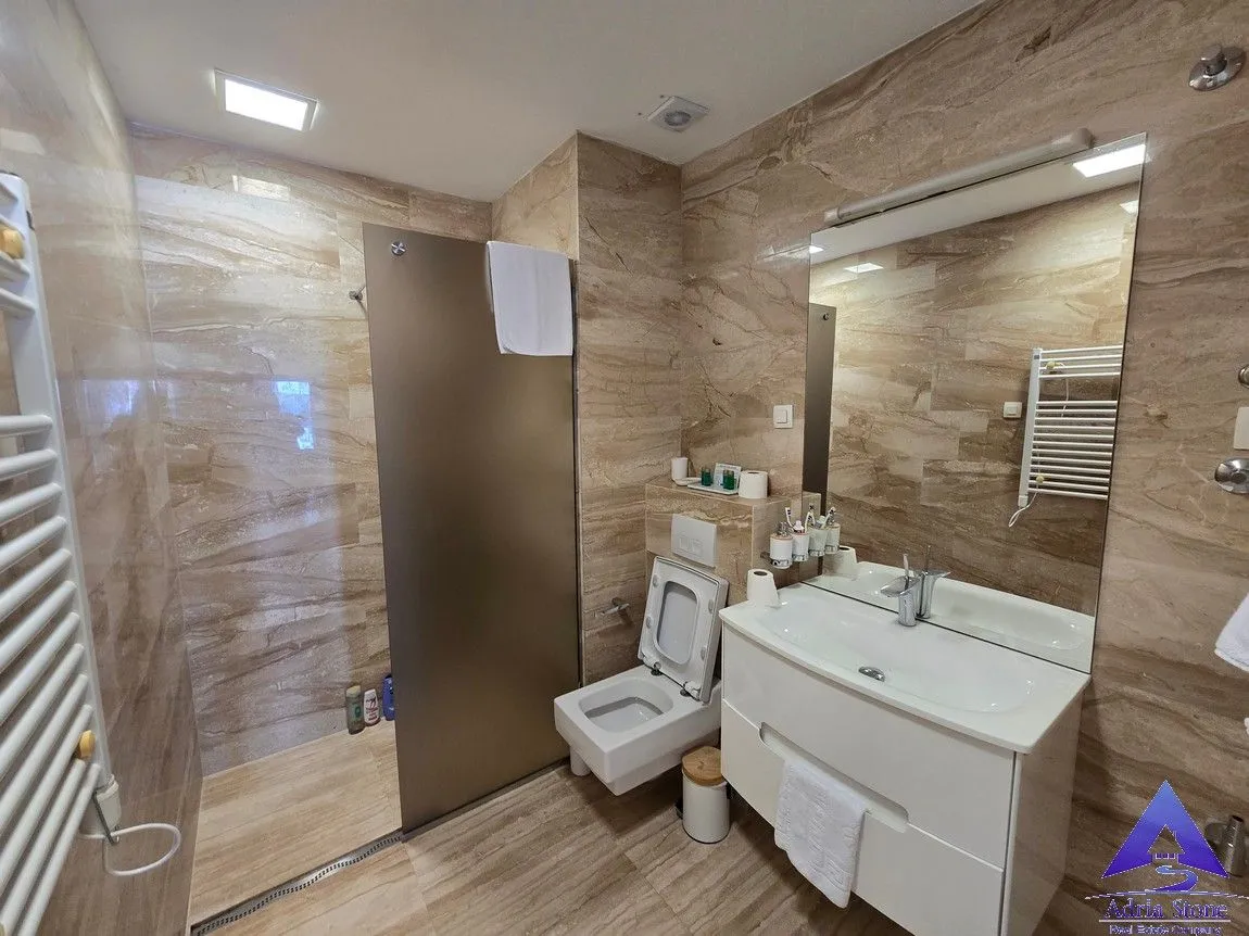 Prodaja, dvosoban stan, 77m², Centar, Budva