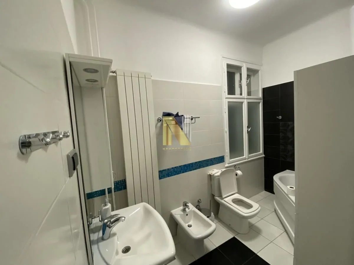 Prodaja, četvorosoban stan, 131m², Centar, Novi Sad