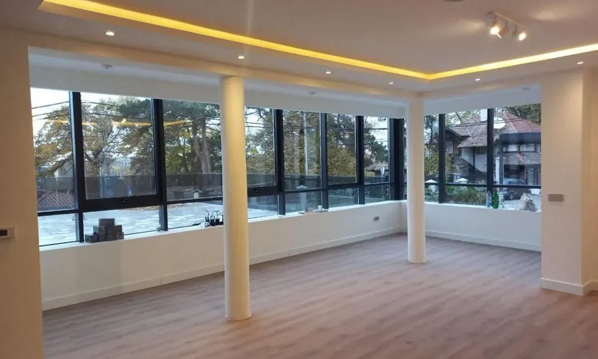 Izdavanje, četvorosoban stan, 155m², Savski Venac, Beograd