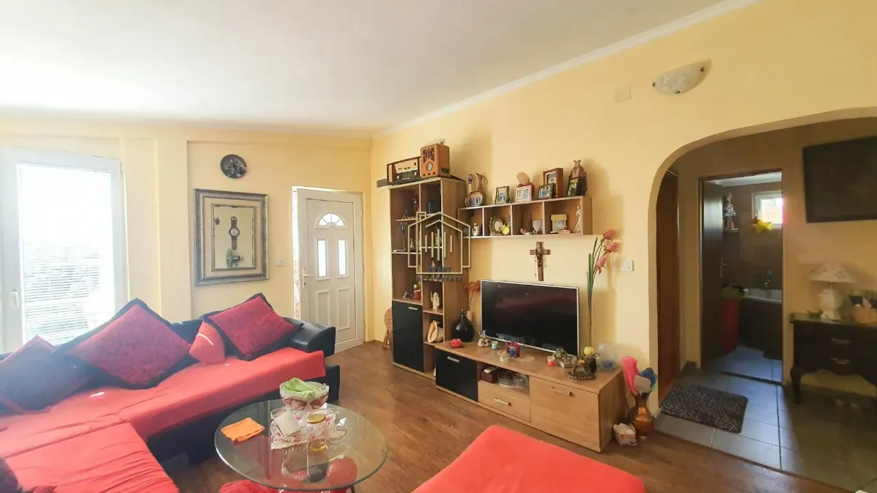 Sale, two bedroom apartment, 100m², Sutomore, Bar