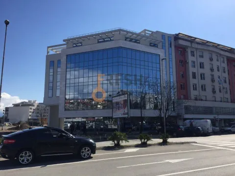 Izdavanje, poslovni prostor, 2000m², Podgorica, Crna Gora - image 9