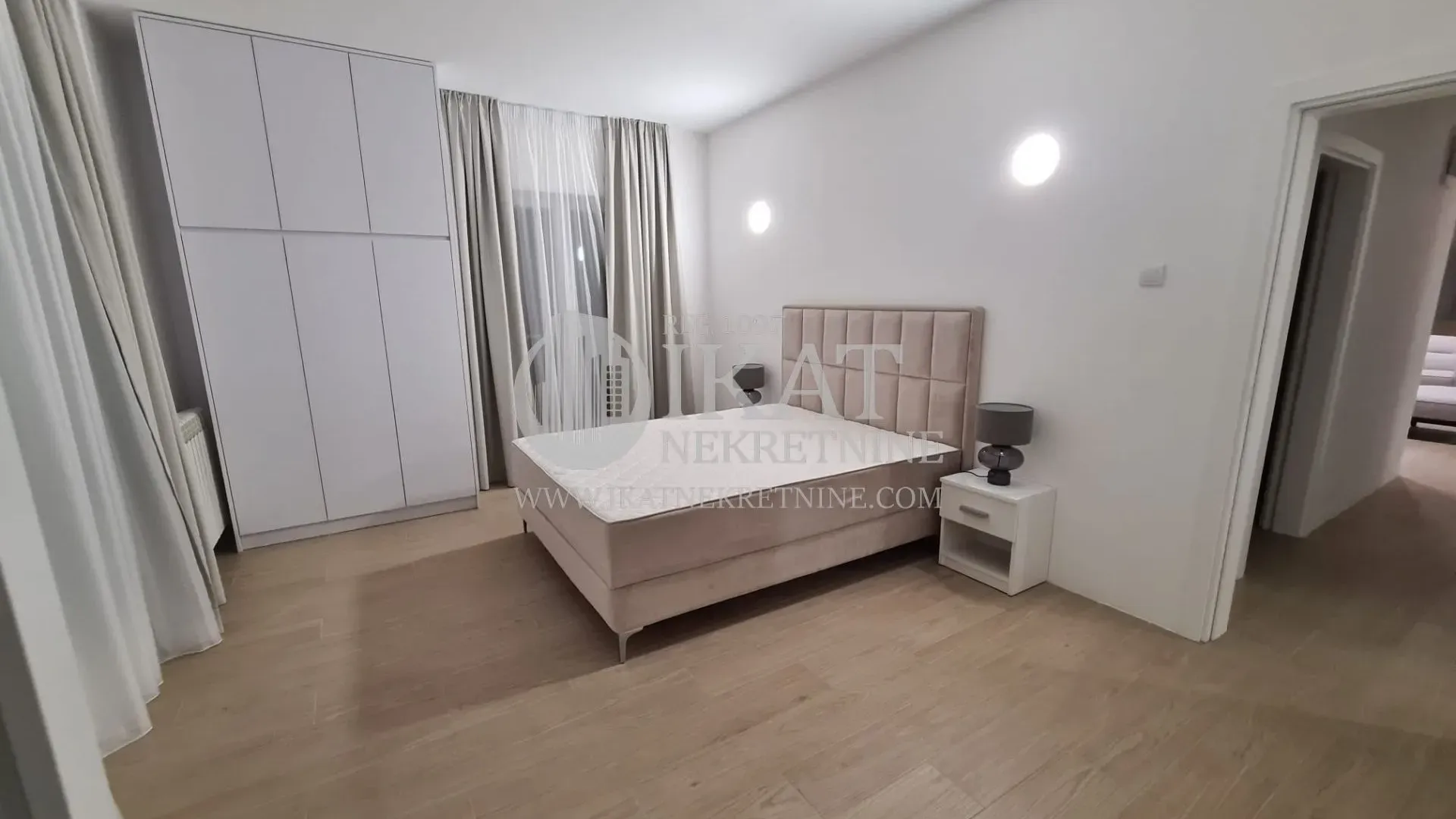 Rent, four bedroom apartment, 160m², Savski Venac, Beograd