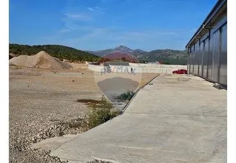 Prodaja, poslovni prostor, 600m², Donji Kokoti, Podgorica - image 13