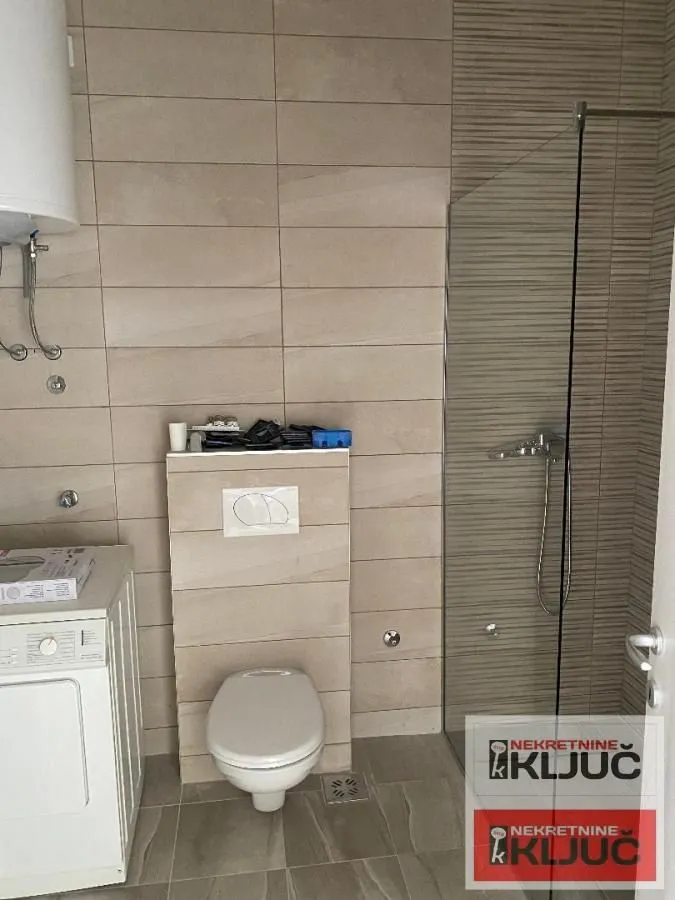 Prodaja, trosoban stan, 74m², Salajka, Novi Sad Sve Podlokacije