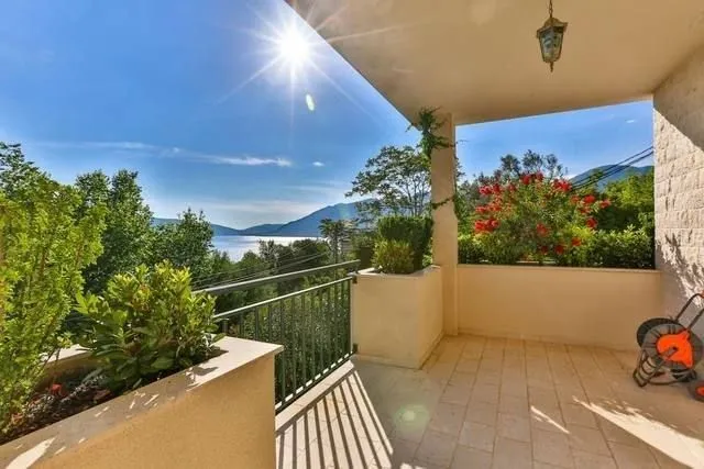 Prodaja, kuća, 240m², Donja Lastva, Tivat