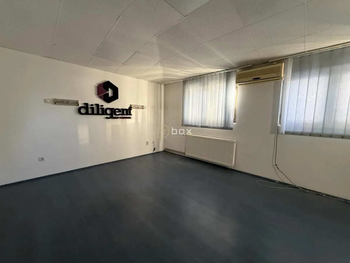 Rent, office space, 149m², Medijana, Niš