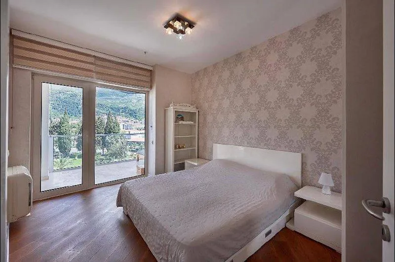 Rent, one bedroom apartment, 63m², Tre Canne, Budva