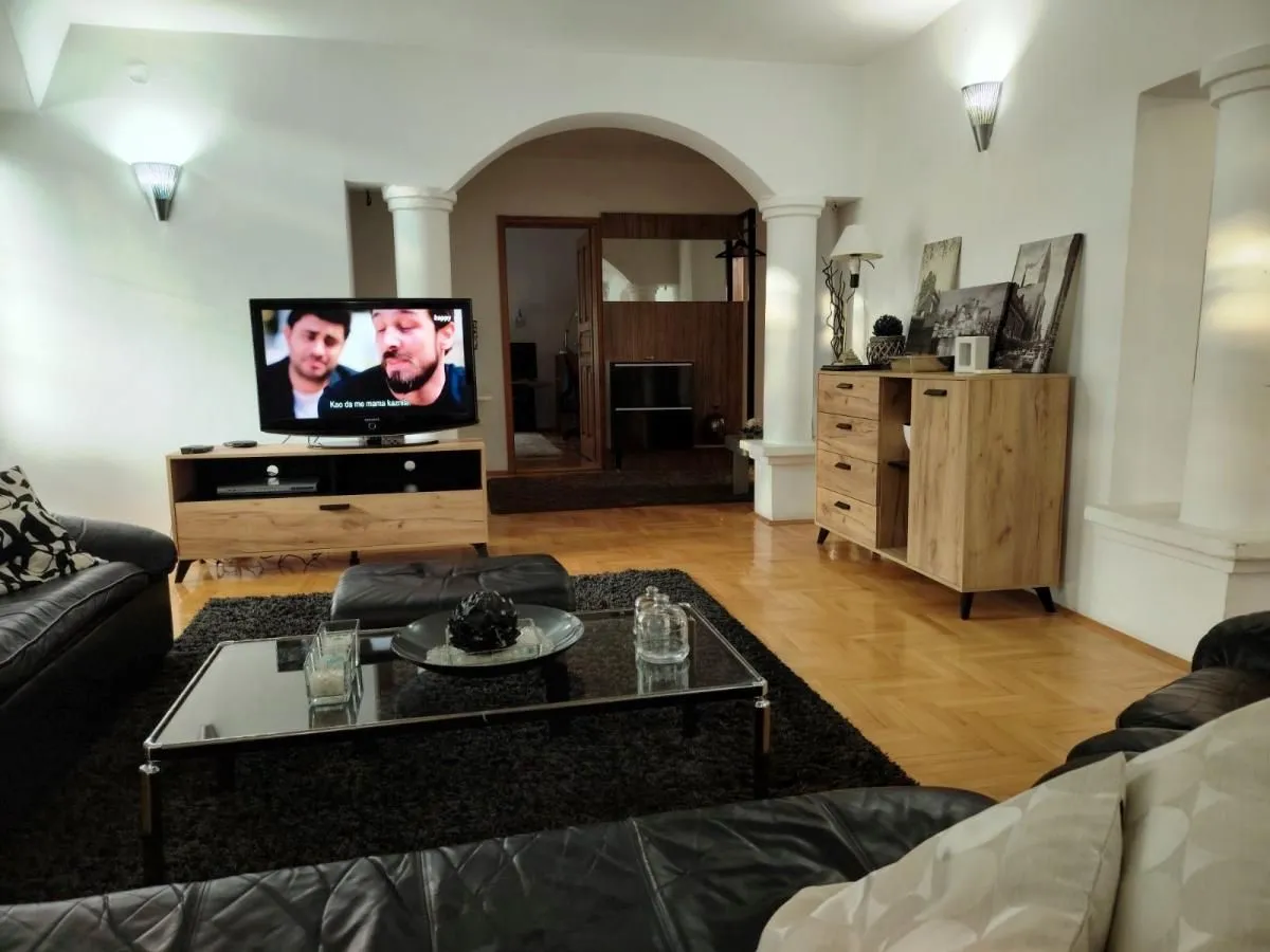 Izdavanje, trosoban stan, 90m², Centar, Niš