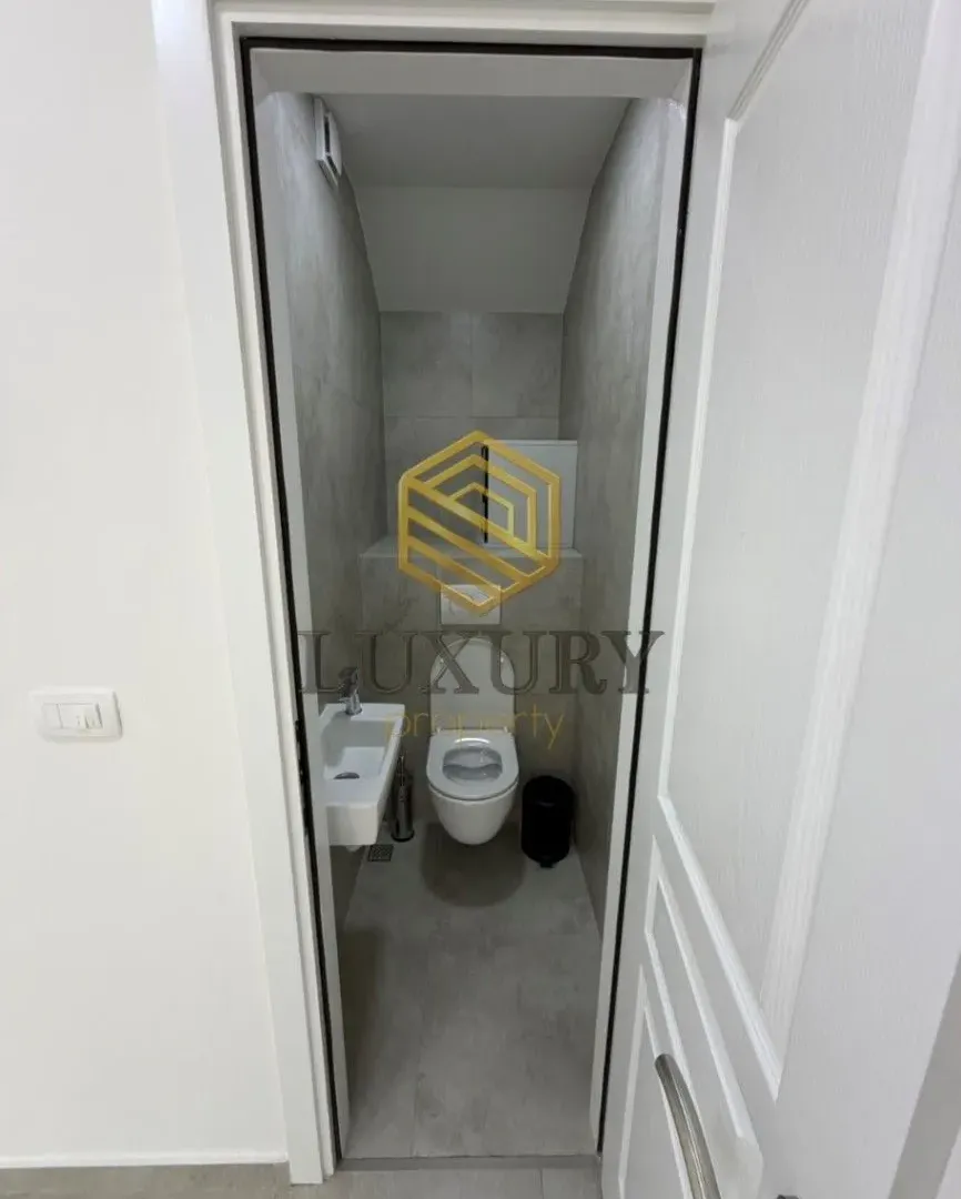 Izdavanje, poslovni prostor, 57m², 1 maj, Podgorica