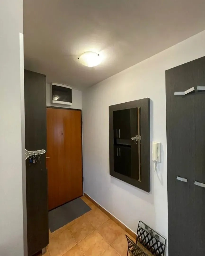 Izdavanje, dvosoban stan, 73m², Stari Aerodrom, Podgorica