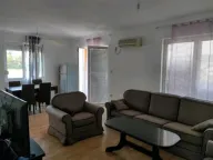 Izdavanje, trosoban stan, 105m², Tivat, Crna Gora - image 1