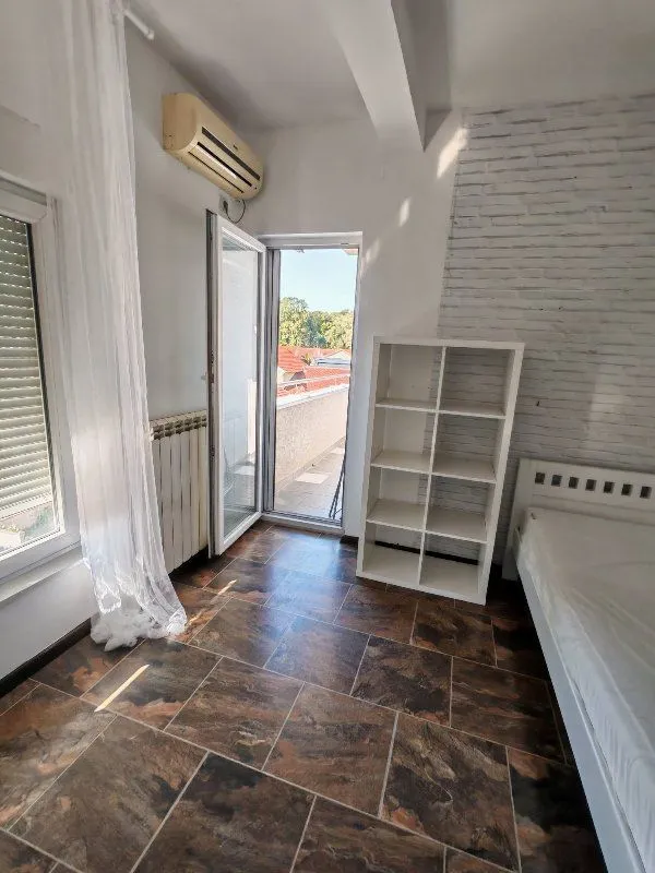 Rent, four bedroom apartment, 120m², Rakovica, Beograd
